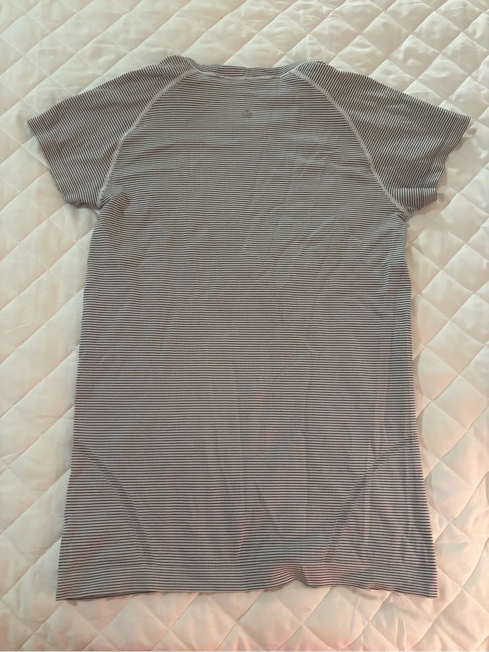 Lululemon Swiftly Tech Short Sleeve 2.0 Stripped Size 6